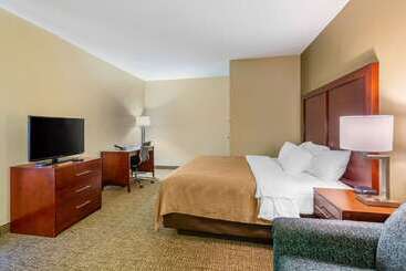 هتل Quality Inn & Suites Olde Town