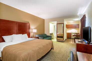 هتل Quality Inn & Suites Olde Town