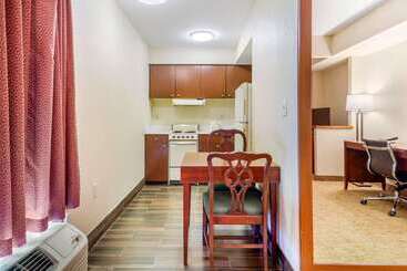 هتل Quality Inn & Suites Olde Town
