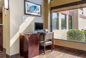 هتل Quality Inn & Suites Olde Town