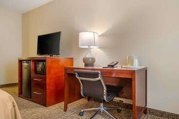 هتل Quality Inn & Suites Olde Town