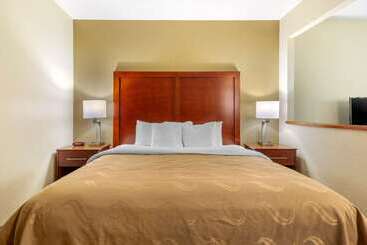 هتل Quality Inn & Suites Olde Town