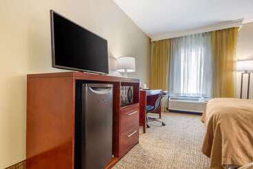هتل Quality Inn & Suites Olde Town