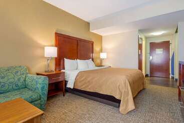 هتل Quality Inn & Suites Olde Town
