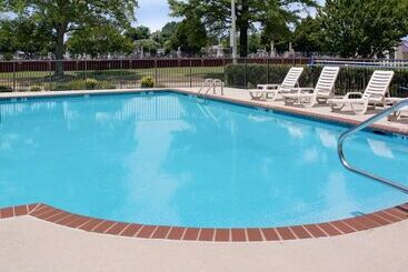 هتل Quality Inn & Suites Olde Town