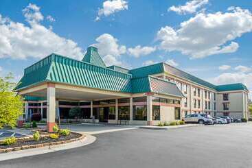 هتل Quality Inn & Suites Olde Town