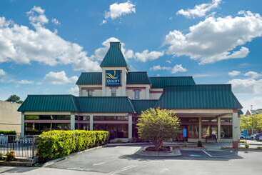 هتل Quality Inn & Suites Olde Town