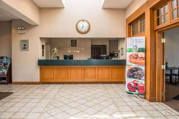 هتل Quality Inn Pittsburgh Airport