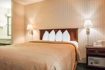 هتل Quality Inn Pittsburgh Airport