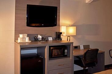 هتل Quality Inn & Suites Kearneysville  Martinsburg