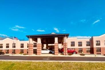 هتل Quality Inn & Suites Kearneysville  Martinsburg