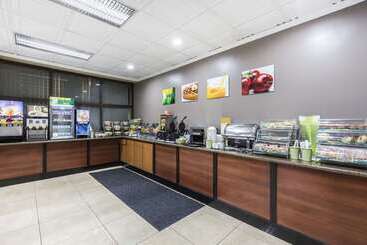 هتل Quality Inn & Suites Los Angeles Airport  Lax