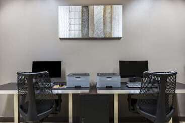 هتل Quality Inn & Suites Los Angeles Airport  Lax