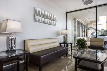 هتل Quality Inn & Suites Los Angeles Airport  Lax