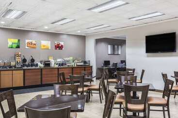 هتل Quality Inn & Suites Los Angeles Airport  Lax