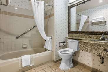 هتل Quality Inn & Suites Los Angeles Airport  Lax