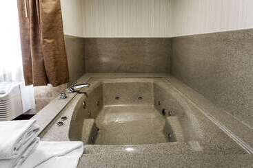 هتل Quality Inn & Suites Los Angeles Airport  Lax