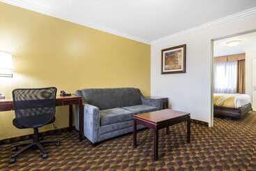 هتل Quality Inn & Suites Los Angeles Airport  Lax