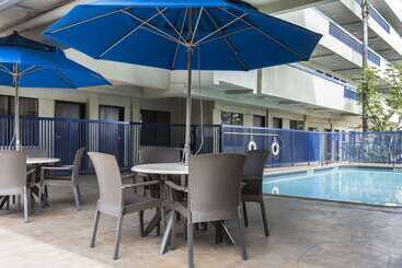 هتل Quality Inn & Suites Los Angeles Airport  Lax