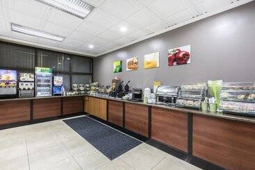هتل Quality Inn & Suites Los Angeles Airport  Lax