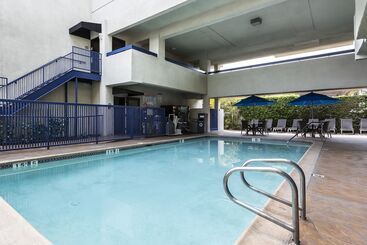 هتل Quality Inn & Suites Los Angeles Airport  Lax