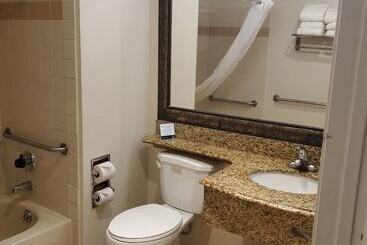 هتل Quality Inn & Suites Los Angeles Airport  Lax