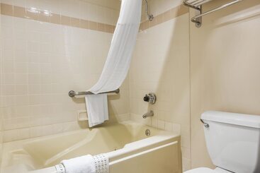 هتل Quality Inn & Suites Los Angeles Airport  Lax