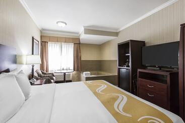 هتل Quality Inn & Suites Los Angeles Airport  Lax
