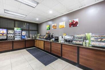 هتل Quality Inn & Suites Los Angeles Airport  Lax