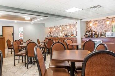هتل Quality Inn Us65 & E Battlefield Rd Springfield