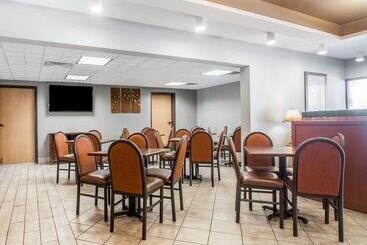 هتل Quality Inn Us65 & E Battlefield Rd Springfield