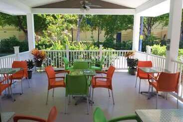 هتل Quality Suites Fort Myers Airport I 75