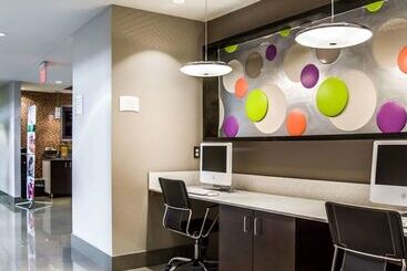 هتل Quality Suites Fort Myers Airport I 75