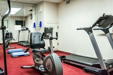 هتل Quality Suites Fort Myers Airport I 75