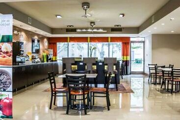 هتل Quality Suites Fort Myers Airport I 75