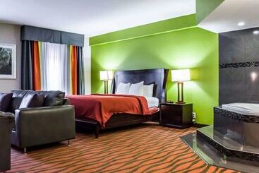 هتل Quality Suites Fort Myers Airport I 75