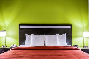هتل Quality Suites Fort Myers Airport I 75