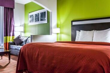 هتل Quality Suites Fort Myers Airport I 75