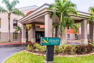 هتل Quality Suites Fort Myers Airport I 75