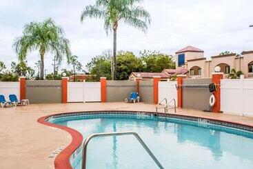 هتل Quality Suites Fort Myers Airport I 75