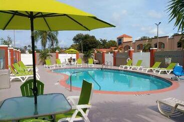 هتل Quality Suites Fort Myers Airport I 75