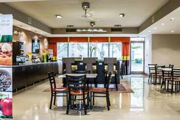 هتل Quality Suites Fort Myers Airport I 75
