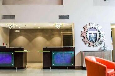 هتل Quality Suites Fort Myers Airport I 75