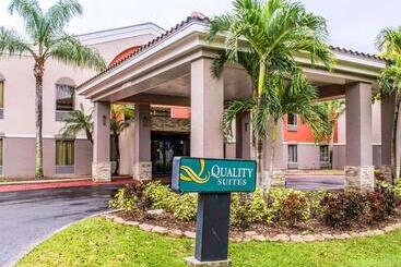 هتل Quality Suites Fort Myers Airport I 75
