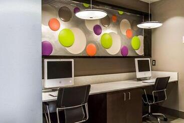 هتل Quality Suites Fort Myers Airport I 75