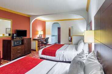 هتل Quality Suites
