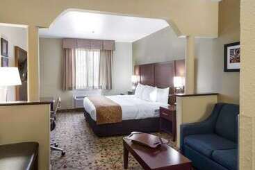 هتل Quality Suites Midland North Loop 250