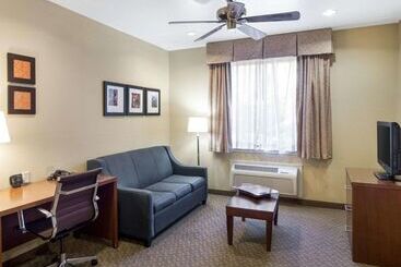 هتل Quality Suites Midland North Loop 250