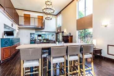هتل Quality Suites Paducah I 24