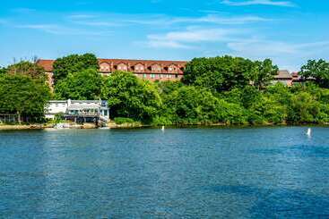 Riverview Inn & Suites, Ascend Hotel Collection